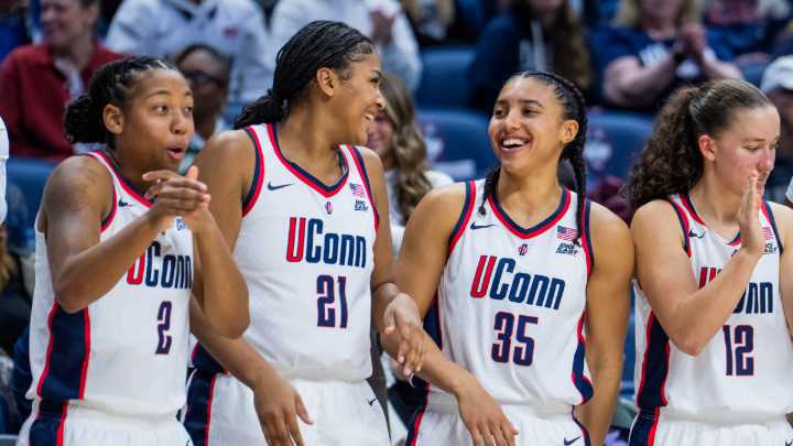 Women's college basketball AP Top 25: UConn stays No. 1 as conference play opens