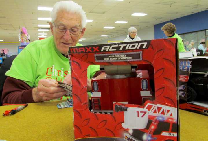 Stan Black helps energize Christmas Cheer