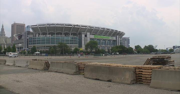 Cleveland City Council OKs $100 million Browns settlement, with some late