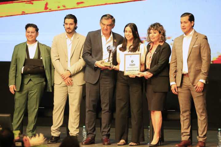 Premia Américo Villarreal a la juventud y al deporte tamaulipeco
