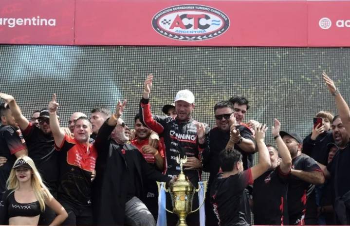 Canapino logró la triple corona y escribió otra página dorada en la historia del automovilismo argentino