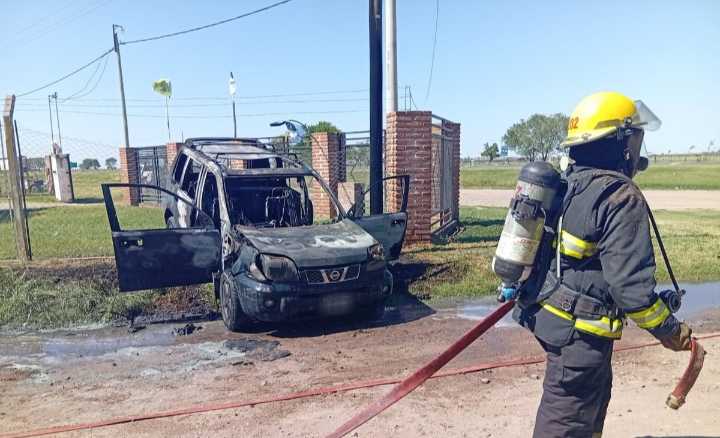 Se incendió una camioneta en Pico: la dueña sufrió quemaduras