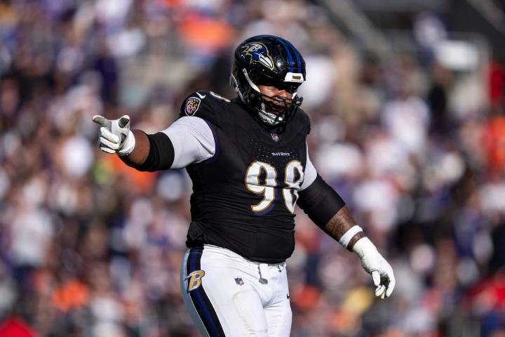 Ravens sign DT Travis Jones to 3