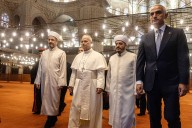 Did Pope Leo refuse to pray in the Blue Mosque?