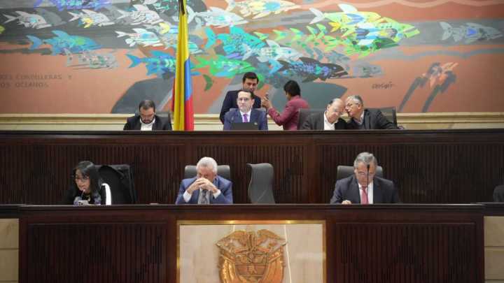 Las 'jugaditas' con las que el gobierno de Gustavo Petro ha prolongado la vida de la reforma tributaria en el Congreso