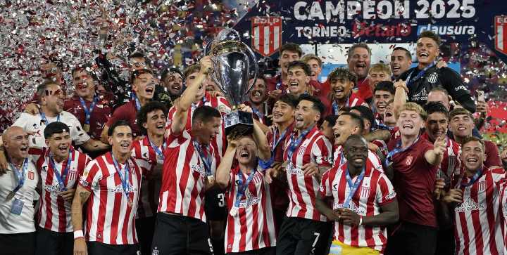 Estudiantes y la dulce revancha del campeón: le ganó a Racing en los penales y, contra viento y marea, es el patrón del Torneo Clausura