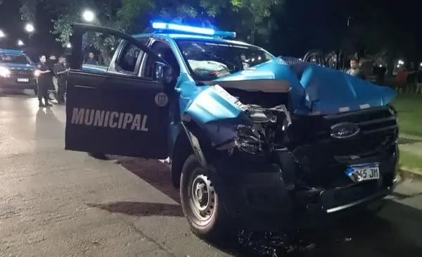 La Plata: choque entre una patrulla municipal y un camión recolector dejó varios heridos