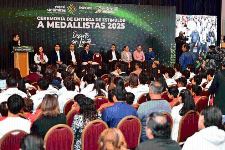 Gallardo entrega estímulos económicos a deportistas potosinos por medallas en 2025