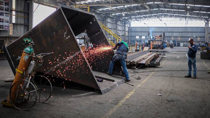 Sheinbaum propone la reducción anual de dos horas de la jornada laboral a partir de 2027 para llegar a las 40 horas al final del sexenio