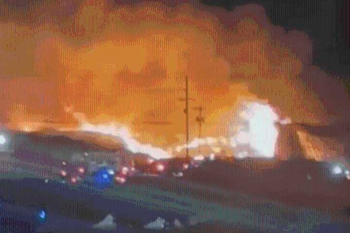 Huge Fire Near New Mexico's Roswell Airport: What to Know