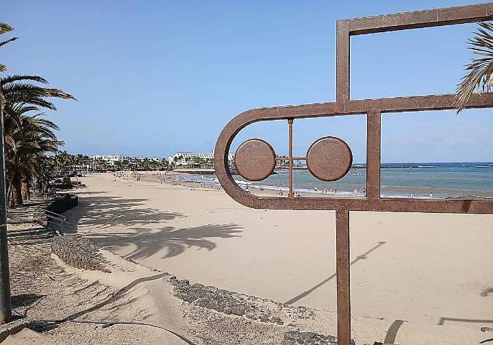 Nuevo contrato para cuidar las playas de Costa Teguise