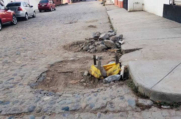 Vecinos de Las Juntas denuncian mala imagen por restos de obras realizadas por Seapal Vallarta