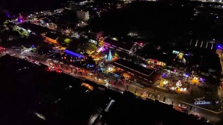 Encendido de la Villa Navideña reúne a cientos de familias en Tulancingo