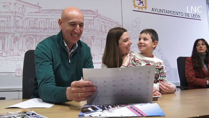 Calendario solidario en León para 2026: el bueno de Guzmán apunta... al parque de bomberos