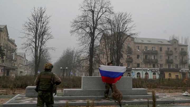 Ucrania niega la caída total de la ciudad de Pokrovsk y denuncia que Rusia intentó izar una bandera como maniobra propagandística