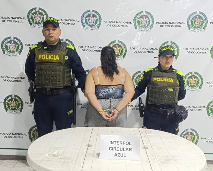 La Policía Nacional registró la captura de una mujer por Circular Azul de la INTERPOL.