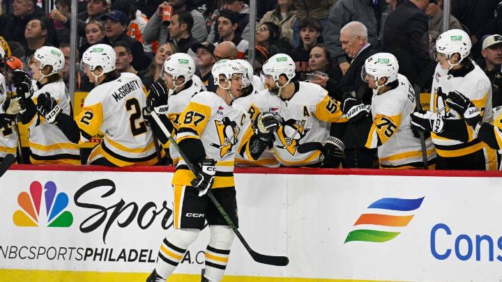 Crosby nears Lemieux's Penguins points mark, nets 2 vs. Flyers