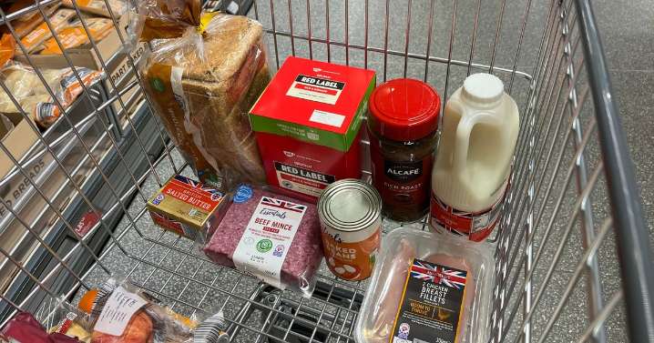 Supermarket swipes cheapest crown after copying Aldi's price drop