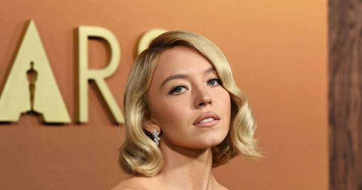  Sydney Sweeney’s Shrek-Themed Lingerie at Thanksgiving Party