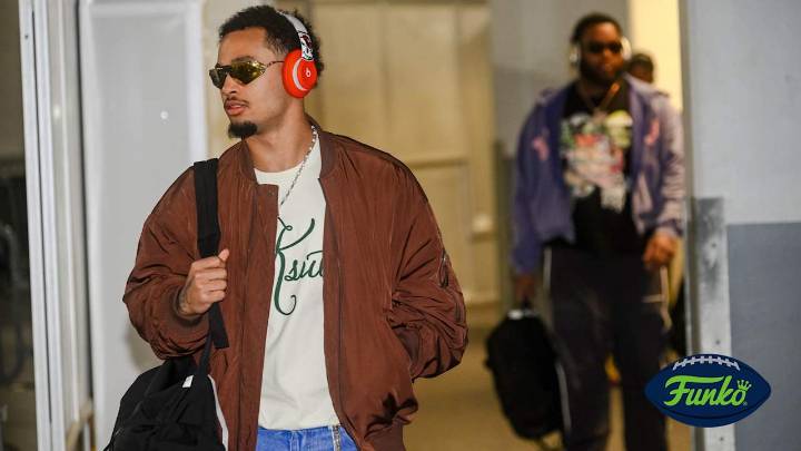 PHOTOS: Seahawks Depart Team Hotel And Arrive At Mercedes