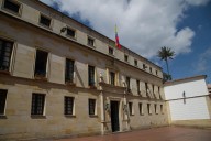 Canciller de Colombia asegura que le darían asilo a Maduro si solicita protección