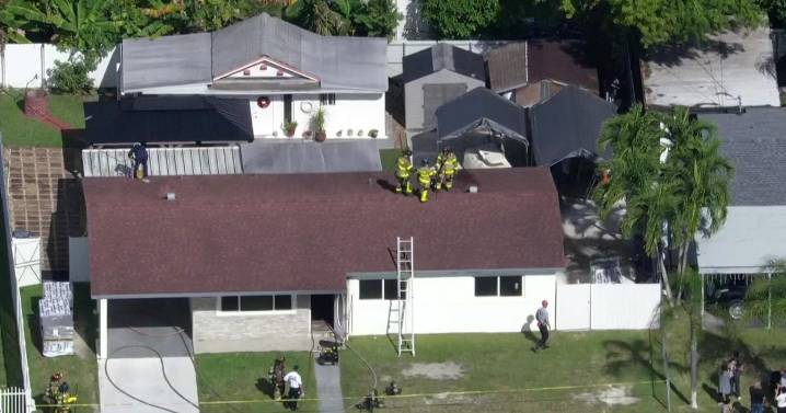 2 injured after fire tears through South Miami-Dade home near Homestead, officials say