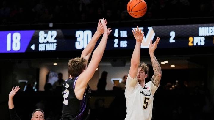 Nickel has career-high 30 points as No. 15 Vanderbilt beats Central Arkansas 83