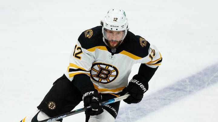 Ex-Bruins forward retires after 14 NHL seasons
