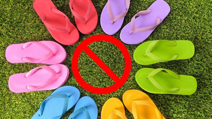 Ni ojotas ni sandalias: el calzado playero que será furor este verano 2026