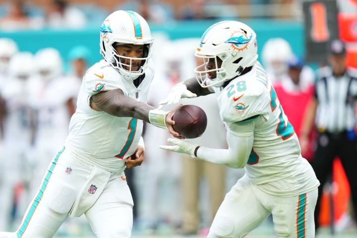 Deadspin | Dolphins seek to extend win streak in matchup with Jets
