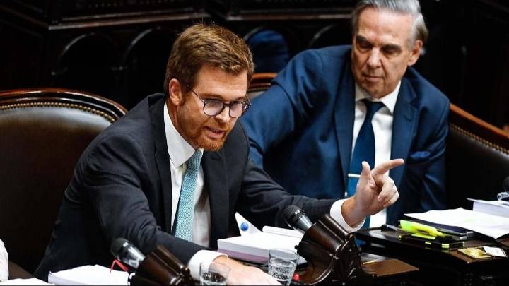 Massot contra Milei: “Se comporta como un barrabrava y encabeza un gobierno investigado por corrupción”