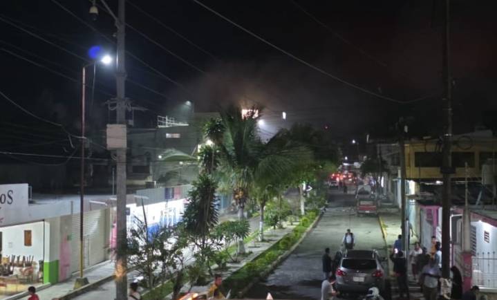 Deja 4 heridos explosión en bar de Veracruz