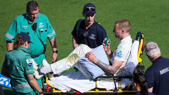 Tickner stretchered off after shoulder injury