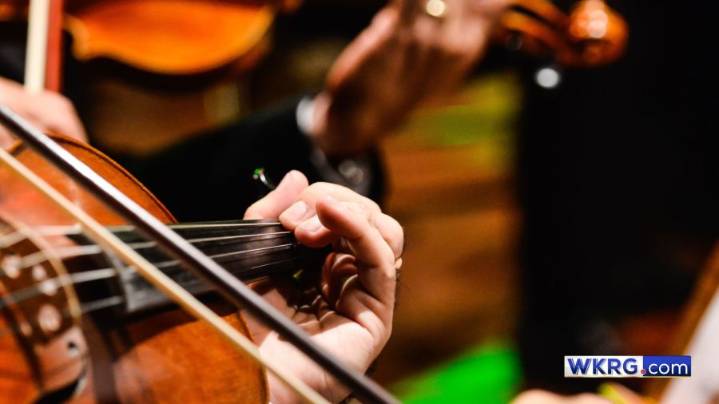 Mobile Symphony presents 'Holiday Cheer' at Saenger Theatre