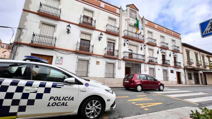 La primera moción de censura de la historia en Pinos Puente ya tiene día y hora fijados