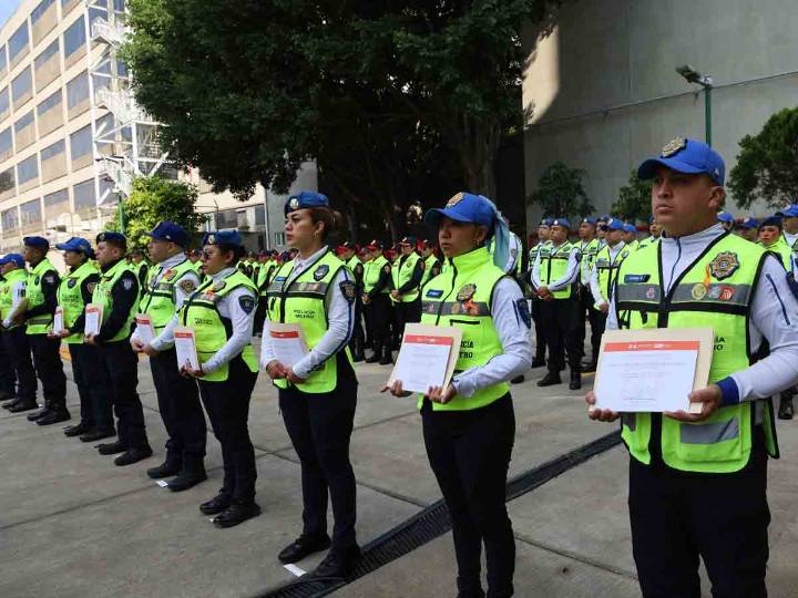 Metro reconoce a policías que han salvado vidas y atendido emergencias en la red