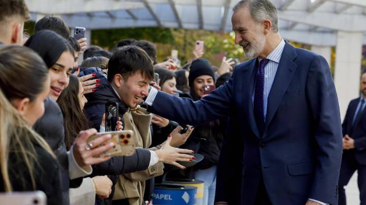 El Rey recuerda que la Corona ha evolucionado y “seguirá haciéndolo”