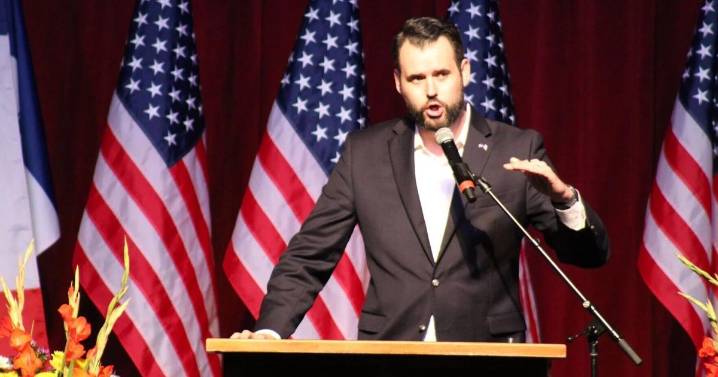 Eastern Iowa insulators union endorses Wahls in Democratic US Senate primary