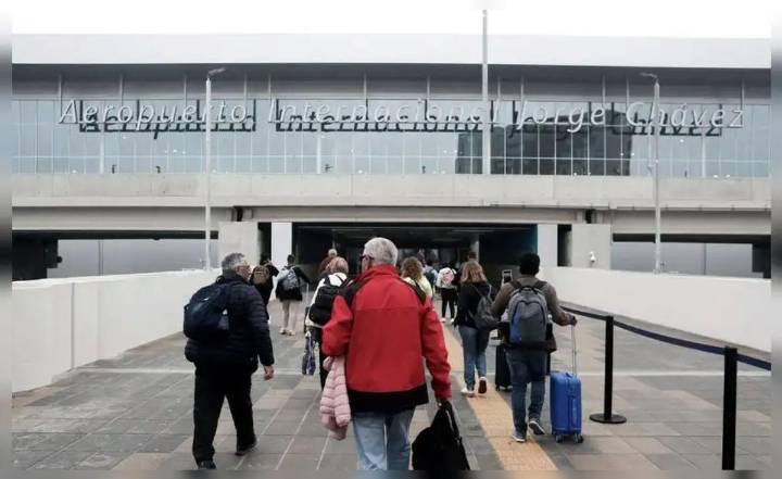 Pasajeros de vuelos nacionales no pagarán por escala