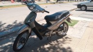 Choque de una moto y un peatón en Avellaneda y Sarmiento