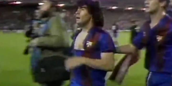 Subastaron la icónica camiseta de Maradona en la recordada batalla campal frente al Athletic Bilbao: el récord que alcanzó