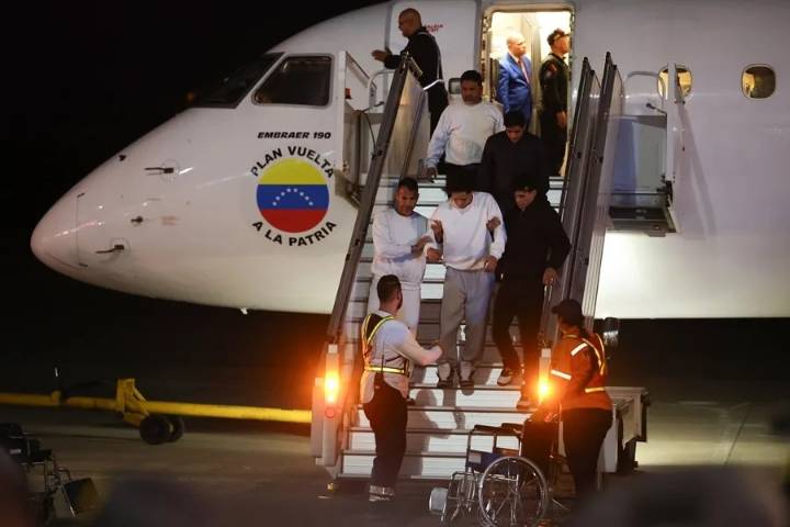 Venezuela autoriza reanudar vuelos para repatriar a migrantes desde EE.UU