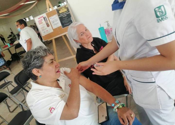 Arranca campaña invernal: Salud Acuña pide vacunarse contra influenza, neumococo y COVID