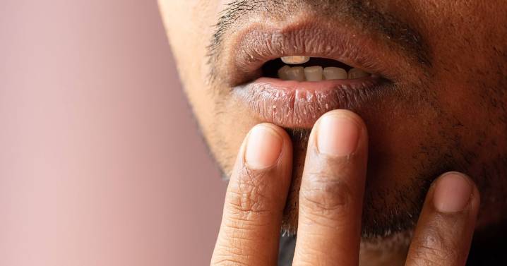 Vitamin B12 deficiency symptoms that show up in your mouth