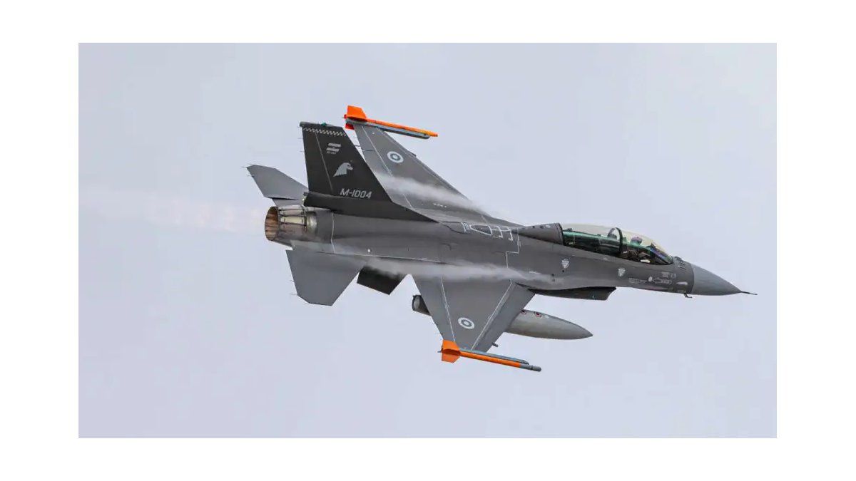 Los primeros aviones F-16 comprados a Dinamarca pasaron por Buenos Aires en un vuelo rasante