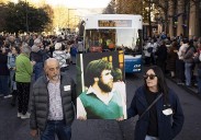 El autobús en memoria de Mikel Zabalza termina su marcha en Donostia con una apelación a conocer «toda la verdad»