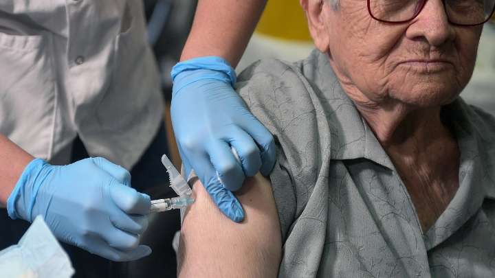 El SAS vacunará este sábado 13 contra la gripe en 41 centros comerciales y zonas de gran afluencia