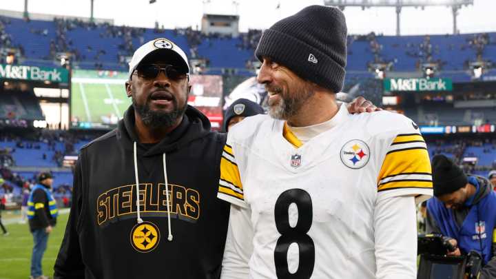 Steelers' Aaron Rodgers defends HC Mike Tomlin