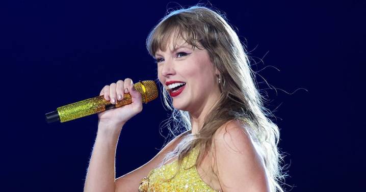 Taylor Swift Wore Eagles Sweatshirt to 1st ‘Eras Tour’ Rehearsal. Don’t Tell Travis Kelce