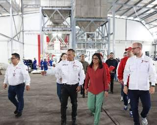 Delcy Rodríguez inspecciona avances de la nueva planta de Urea de Pequiven